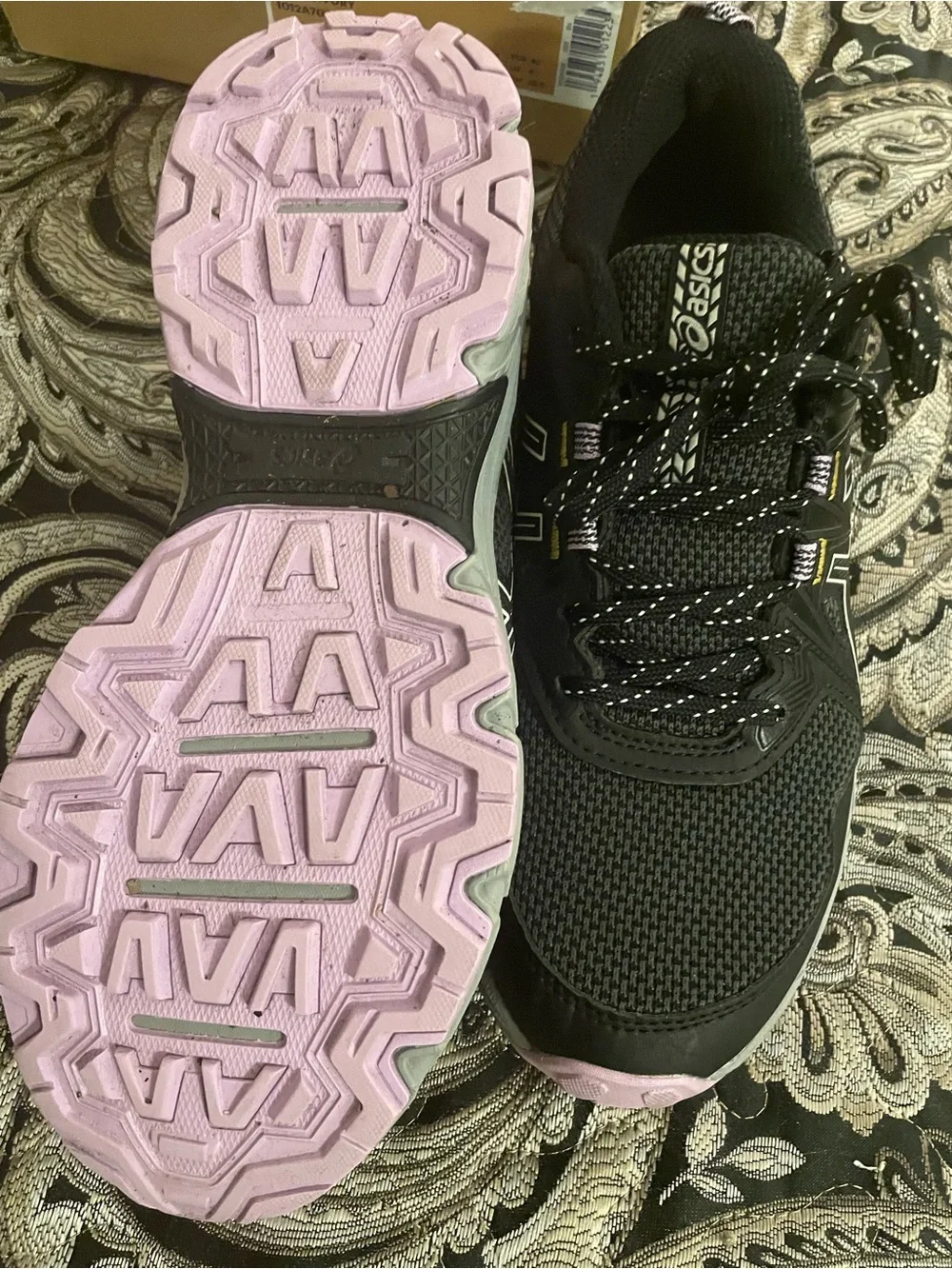 ASICS Gel Venture 8 Women’s Running Shoes Gray and Purple Accents